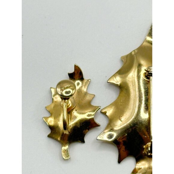 Vintage Giovanni Gold Tone Christmas Holly Leaf Brooch Pin & ScrewBack Earrings - Picture 3 of 3